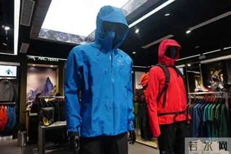 上了年纪的男人，少穿耐克、骆驼，换成这4个中产品牌更时髦