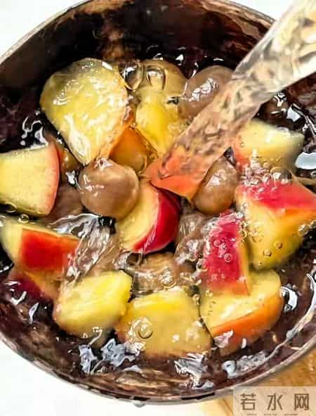 苹果这样煮，睡前一碗，沾床就睡像婴儿！雷打不醒的日子终于来了