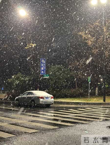 1.31!凌晨!杭州大雪纷飞