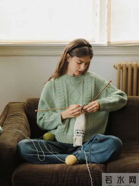 冬天的留白穿搭，是一种松弛自在的美！