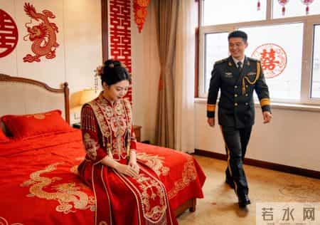 洞房夜被妻子冷拒,我离开时她羞涩开口:营长让我把这个交给你