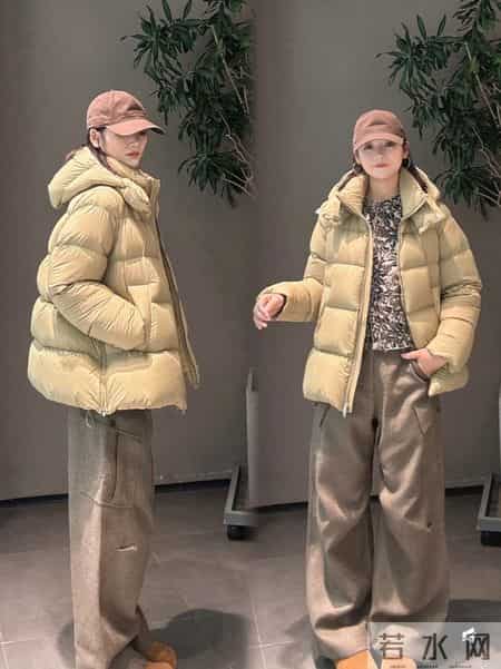别再乱买羽绒服了！18套「卡其色系+同色系穿搭」公式显瘦又高级