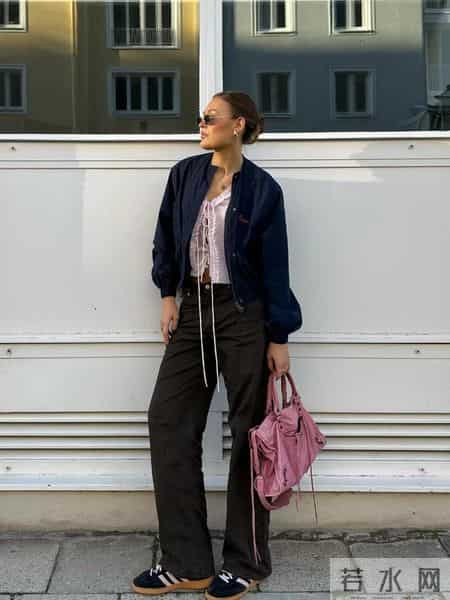 冬天把藏蓝色穿在身上，好看又显高级！