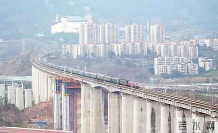 我是河南人去了成都和重庆,说句实在话:成都跟重庆真不是一回事