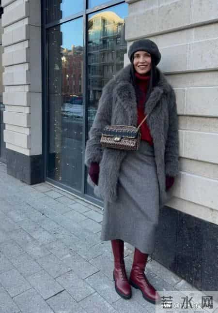 50+裙子最出彩的穿法是：上下反差