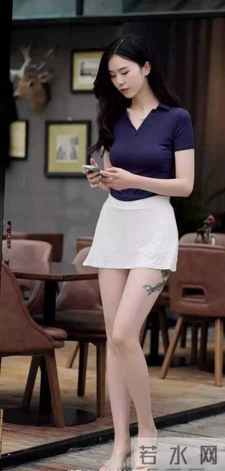 上班穿什么？周一穿一件白色连衣裙,简约又不失大气の感觉