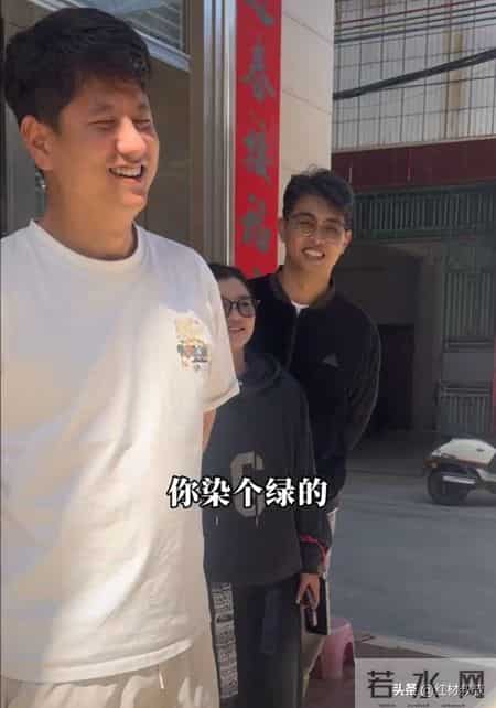 鸡司令突然变帅气之后，小芬和学长反而不适应了