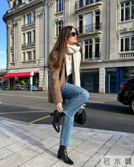 不得不说，法国女人才是最会穿的，不管是20还是80岁美的松弛优雅