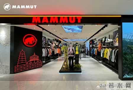 4377亿市场洗牌！又一户外巨头跌落神坛被抛弃了？中产：新欢来了