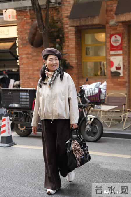 女人老了，不建议穿这3种“装嫩色”，自以为时髦，实际更显老了