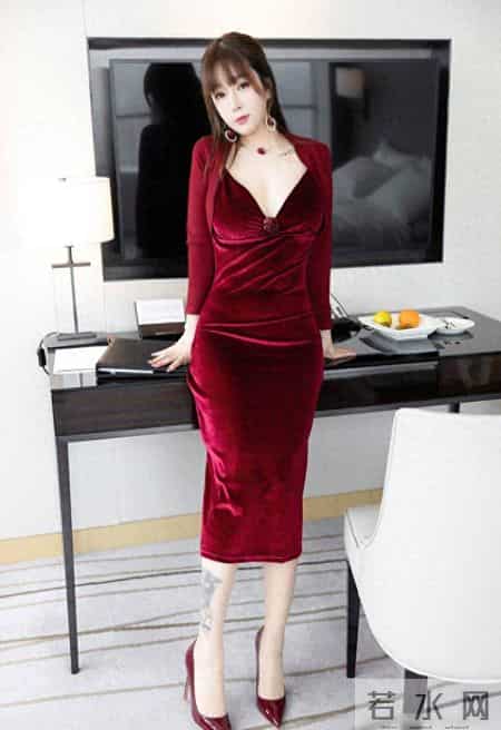 红色丝绒连衣裙奢华优雅，给人满满的女人韵味，解锁高雅温柔之美