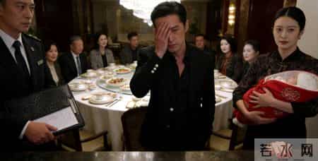 小姨子儿子满月酒，我提前冻结了妻子的所有银行卡，结账时她不停催我，我冷笑：你不是说你姐夫年薪百万吗