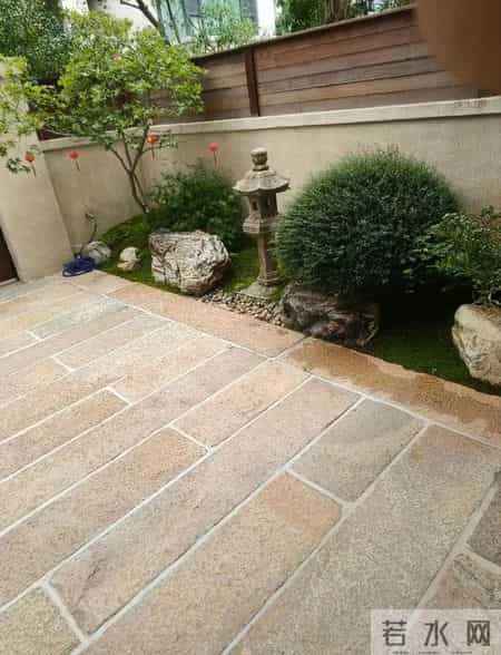 院子里的石材，越简单，越有韵味