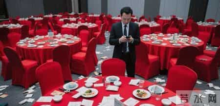 年会盛宴88桌,我部门被排除,散场没人结账,副总发来的信息绝了