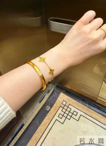 手腕细的女生，多少克的金手镯最合适？