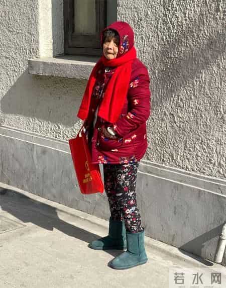 上海奶奶真时髦！看了她们冬季出街的穿搭，我再也不怕自己变老了