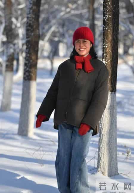 这才是60岁该有的打扮:衣不穿紧,色不过三,美得优雅又高级