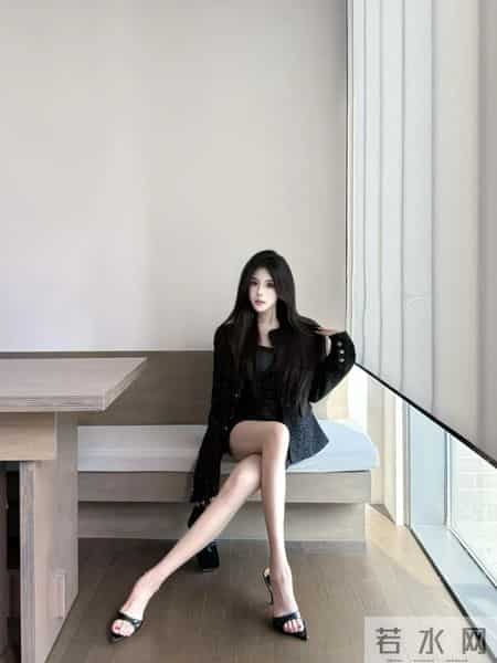 谁懂啊！妹妹这套黑色闪钻穿搭甜到犯规！！