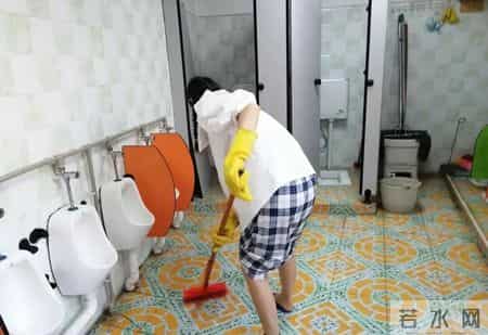 为啥大多男厕所是大妈打扫，女厕所是大爷打扫？