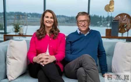 回顾：与小12岁男友甜蜜牵手，比尔盖茨前妻的 LV 老花穿搭，竟被嘲 “土豪感” 拉满