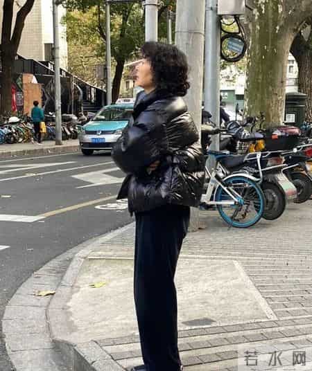 “上海奶奶”优雅到骨子里：穿衣得体、仪态端庄，一看就是讲究人