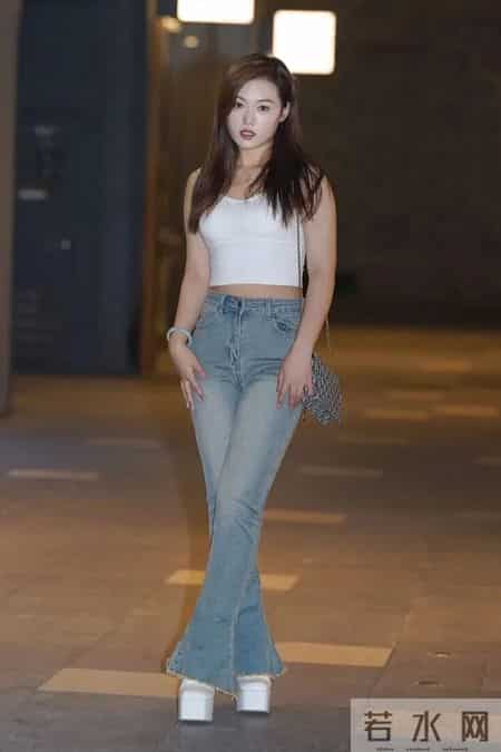 都市女生的穿搭魔法：简单几件衣服，轻轻松松赢很大