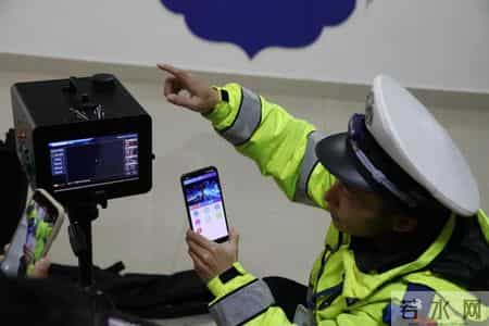 昨晚官塘大道多车超速被罚，交警夜间测速仪上线！