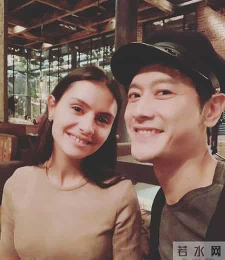 他忘不掉初恋，却爱上了两个女人，如今45岁仍未婚