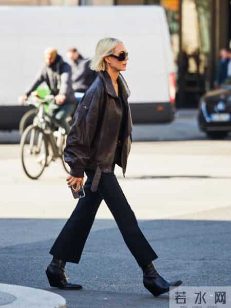 不得不说，法国女人才是最会穿的，不管是20还是80岁美的松弛优雅