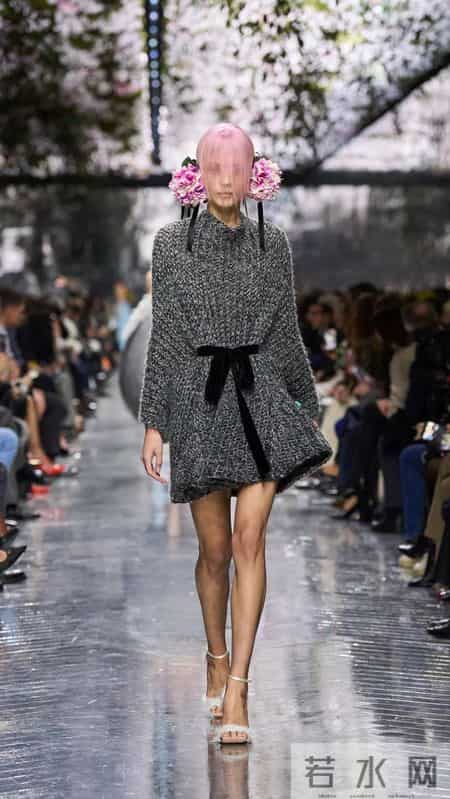 Christian Dior 2026春夏高定系列，繁花中有仙客来