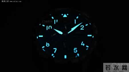 哑光黑+马石油绿:IWC飞计的赛车基因