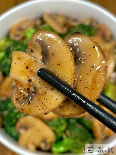 吃1斤等于10斤黑豆，连续吃了1周，1通便，2降脂，3降压，4增免疫