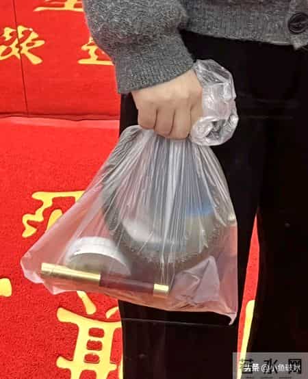 “极简风”之下，奶茶袋都弱爆了，看看这些网友为了省钱有多离谱