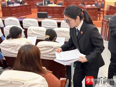 丹徒法院公开审理物业项目经理贪污案，100 余行业代表旁听受警示