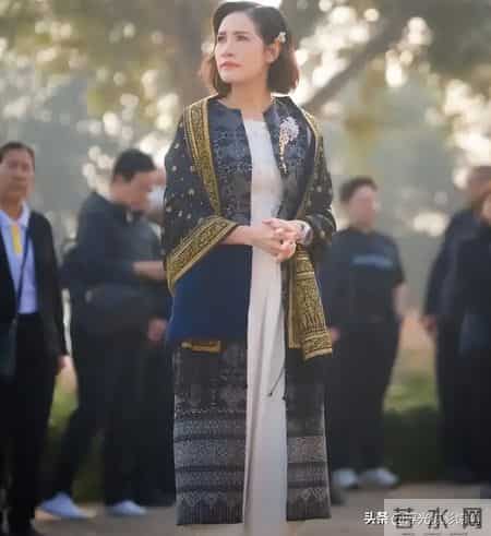 诗妮娜贵妃印度之行结束，4天换了5套造型，41岁生日复出试水成功