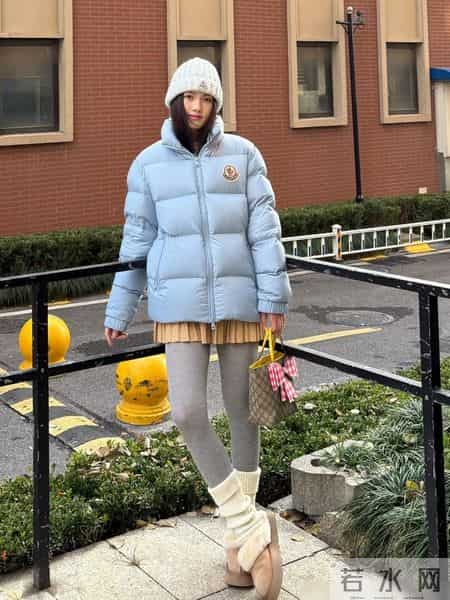 被杭州街拍惊艳！满街都是“蒙口羽绒服+Lulu瑜伽裤”，时髦显瘦