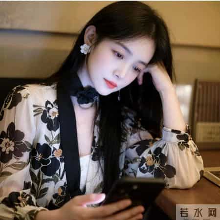 黑色花朵刺绣网纱罩衫穿搭