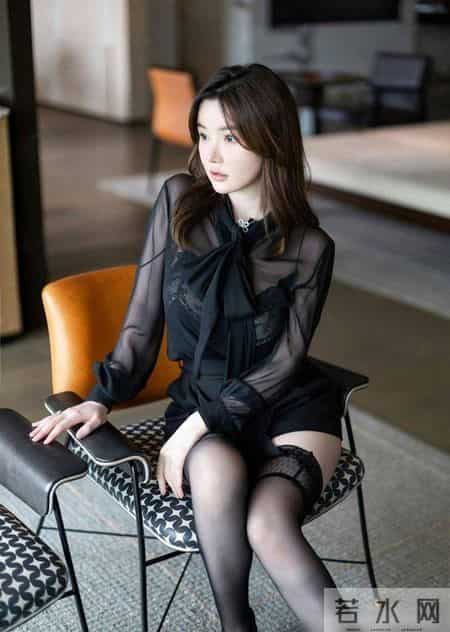 优雅知性的黑色衬衫裙，既柔软又质感满满