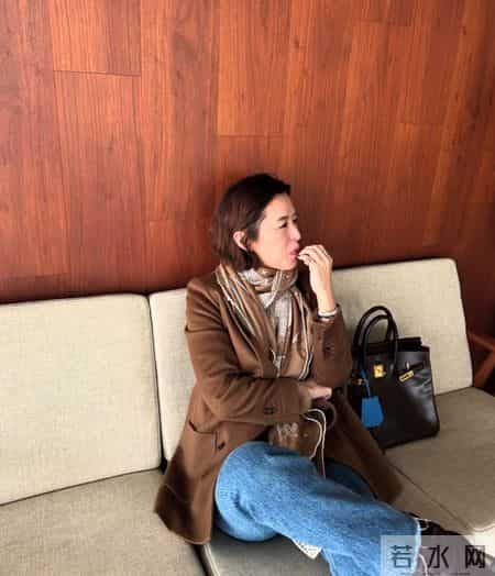 这是见过最真实的中年小个子，没有完美身形，靠简练穿搭圈粉无数