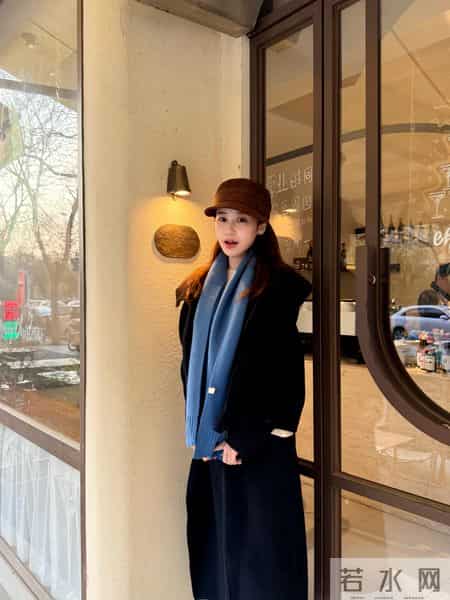 想要黑色大衣不沉闷？试试这样穿搭，时髦又高级！