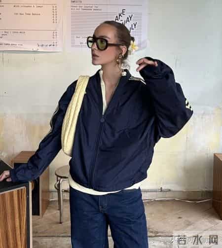 信我！40+女生穿这个流行色，显白减龄又高级