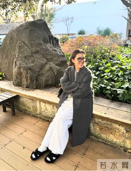 这是见过最真实的中年小个子，没有完美身形，靠简练穿搭圈粉无数