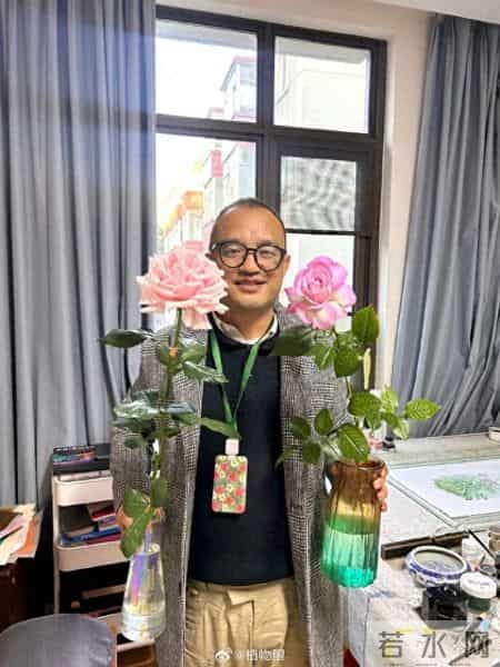 以二舅命名的“宝华月季”开售，每盆29.8元包邮到家，热情网友首日抢购200多单，今年8月发货