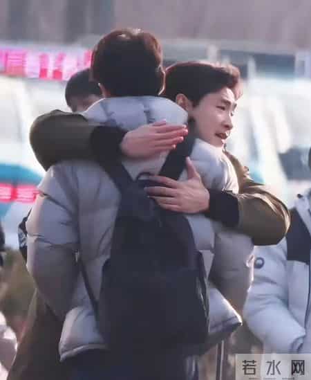 王彦霖老师我嫉妒你，你就说这是第几抱了？