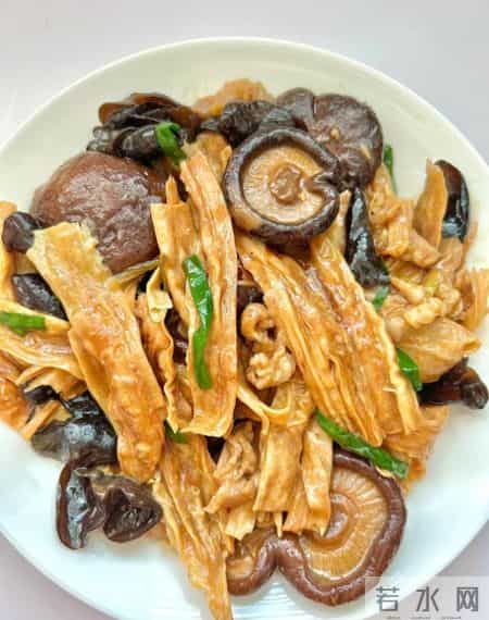 离年还有一个月，建议：少囤米面油，多囤着4样，过年餐桌不用愁