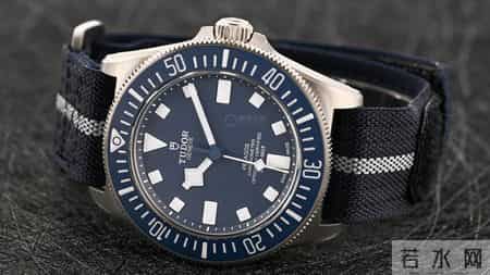别只盯着水鬼了！硬核潜水表，你该看看这只