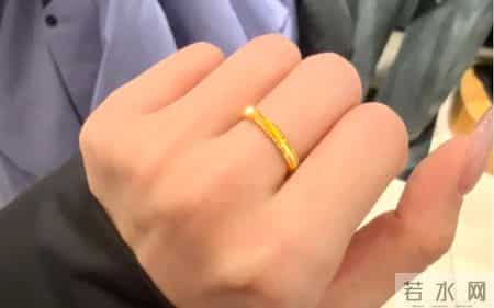 周大福这枚黄金戒指，不是爆款，但是却越看越上头！