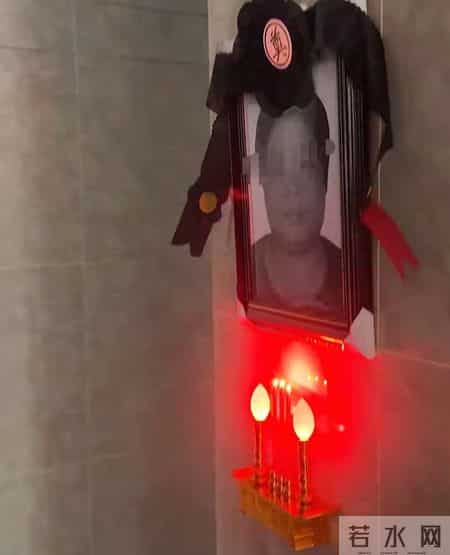 魔法对攻！湖南邻居楼道放鞋架屡劝不改，女子挂婆婆遗照反击！绝