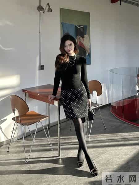 今年流行的厚黑风穿搭，真的超级喜欢！