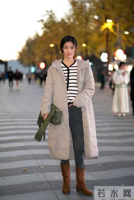 去上海发现，羽绒服没人搭小脚裤，满大街都在穿阔腿裤，高级时髦